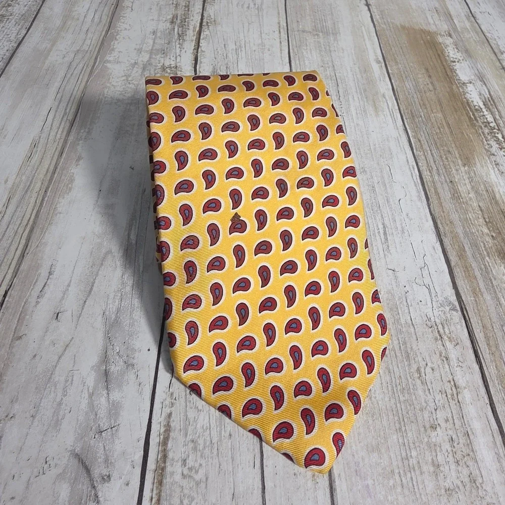 Brooks Brothers Makers Yellow Silk Paisley Teardrop Necktie Made in USA Mens